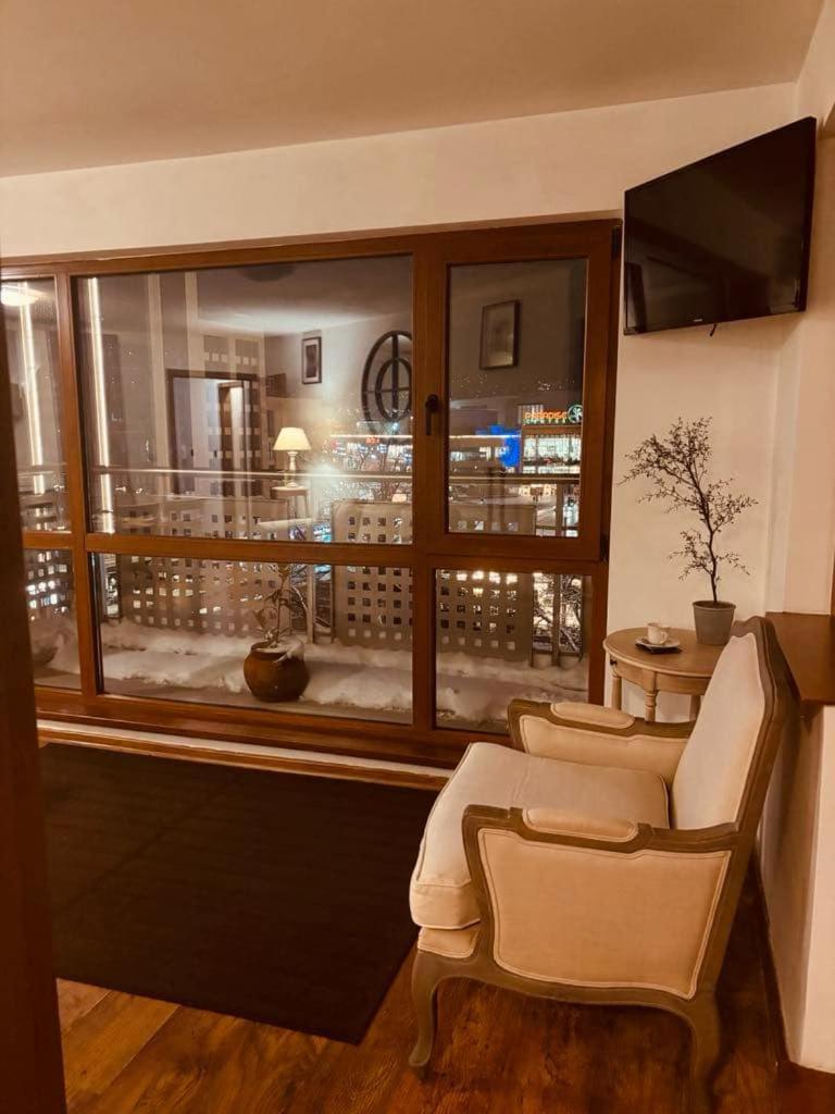 Spacious With A Mountain View, Big Balcony And Parking *