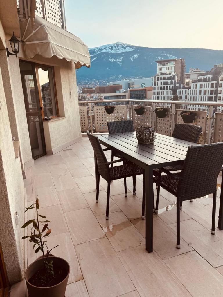Spacious With A Mountain View, Big Balcony And Parking Sofia